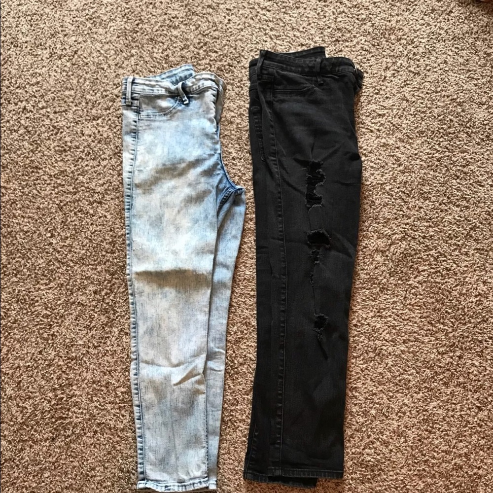 Two pairs of High rise Hollister cropped jeans 👖 - Picture 4 of 7